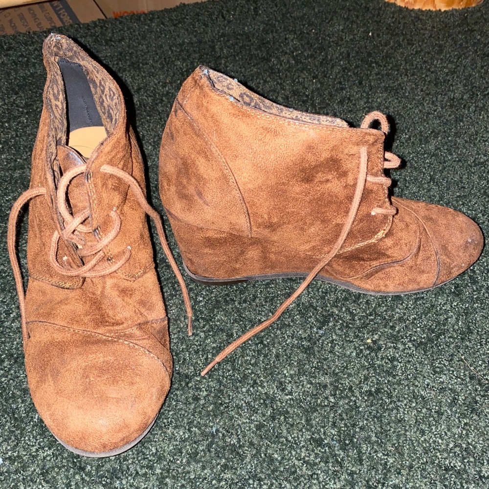 Fashionable Suede Boots with Heel